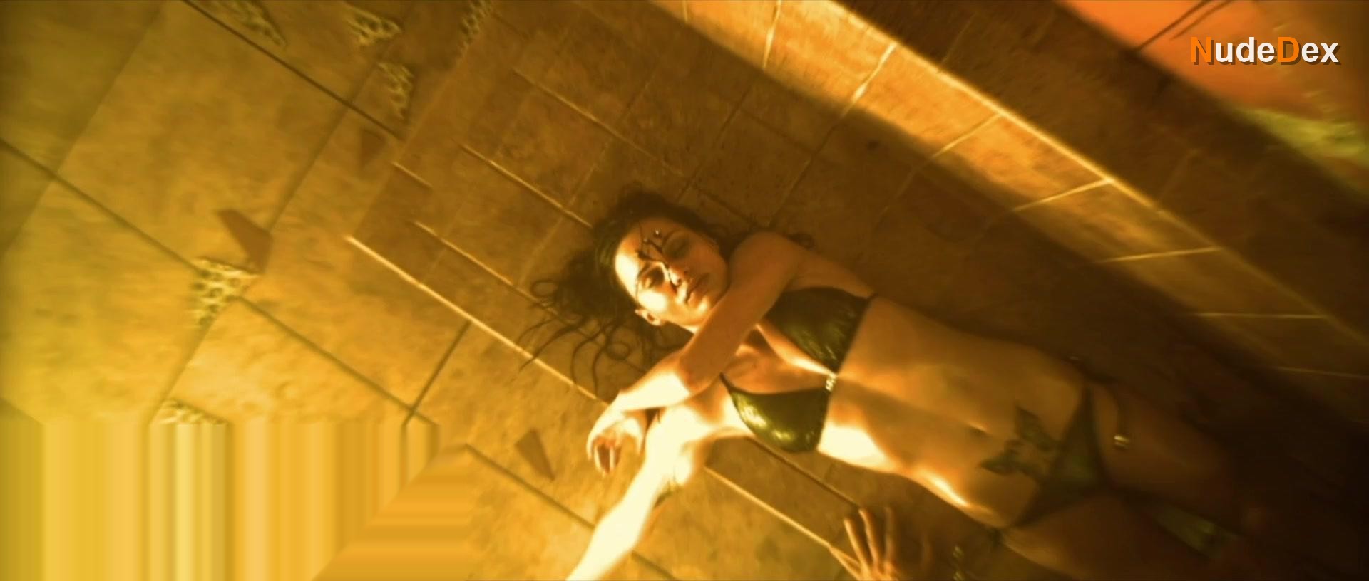 Eve Mauro in The Steam Experiment, photo 3