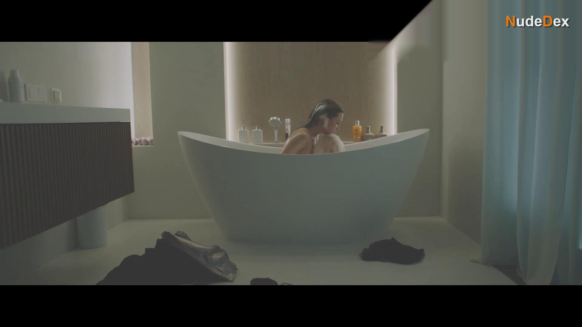 Evgeniya Leonova in Opasnaya Blizost, photo 3