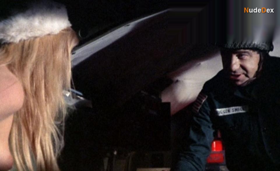 Ewa Aulin in Candy, photo 2