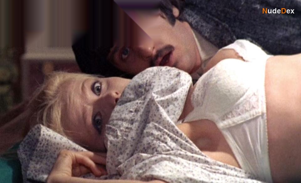 Ewa Aulin in Candy, photo 6
