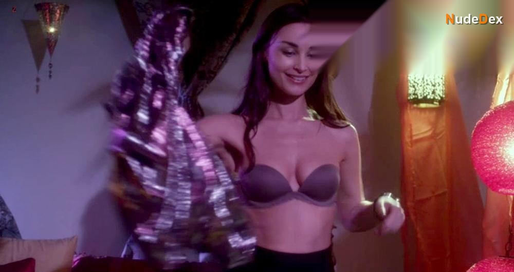 Ewa Da Cruz in Excuse Me For Living, photo 3