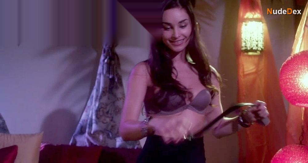 Ewa Da Cruz in Excuse Me For Living, photo 4