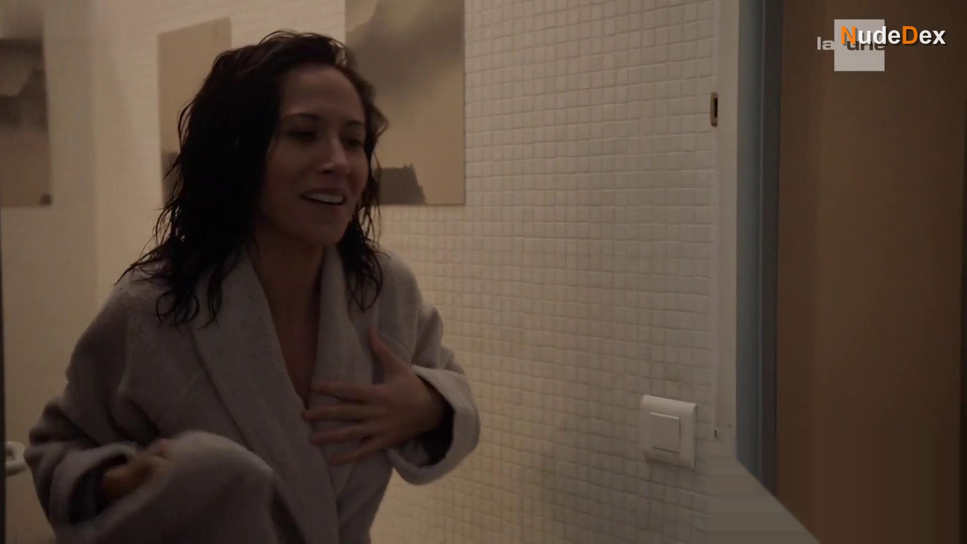 Fabienne Carat in Section De Recherches, photo 13
