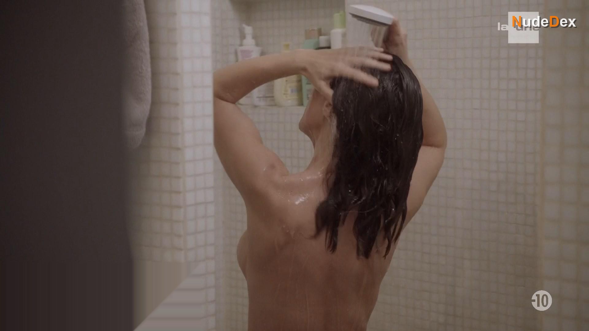 Fabienne Carat in Section De Recherches, photo 19