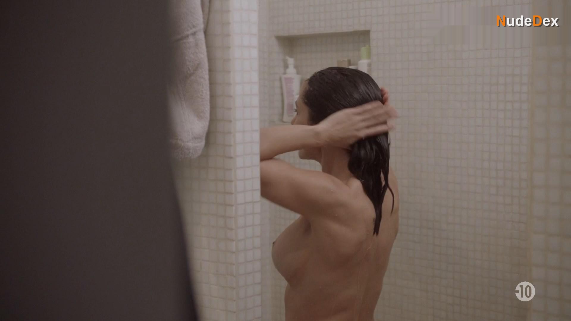 Fabienne Carat in Section De Recherches, photo 20