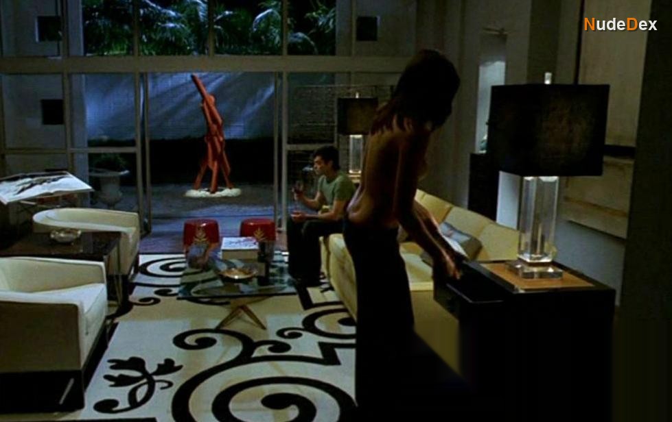 Famke Janssen in Nip Tuck, photo 2