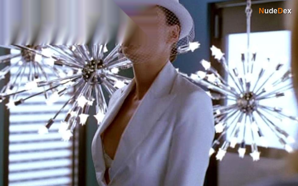 Famke Janssen in Nip Tuck, photo 10