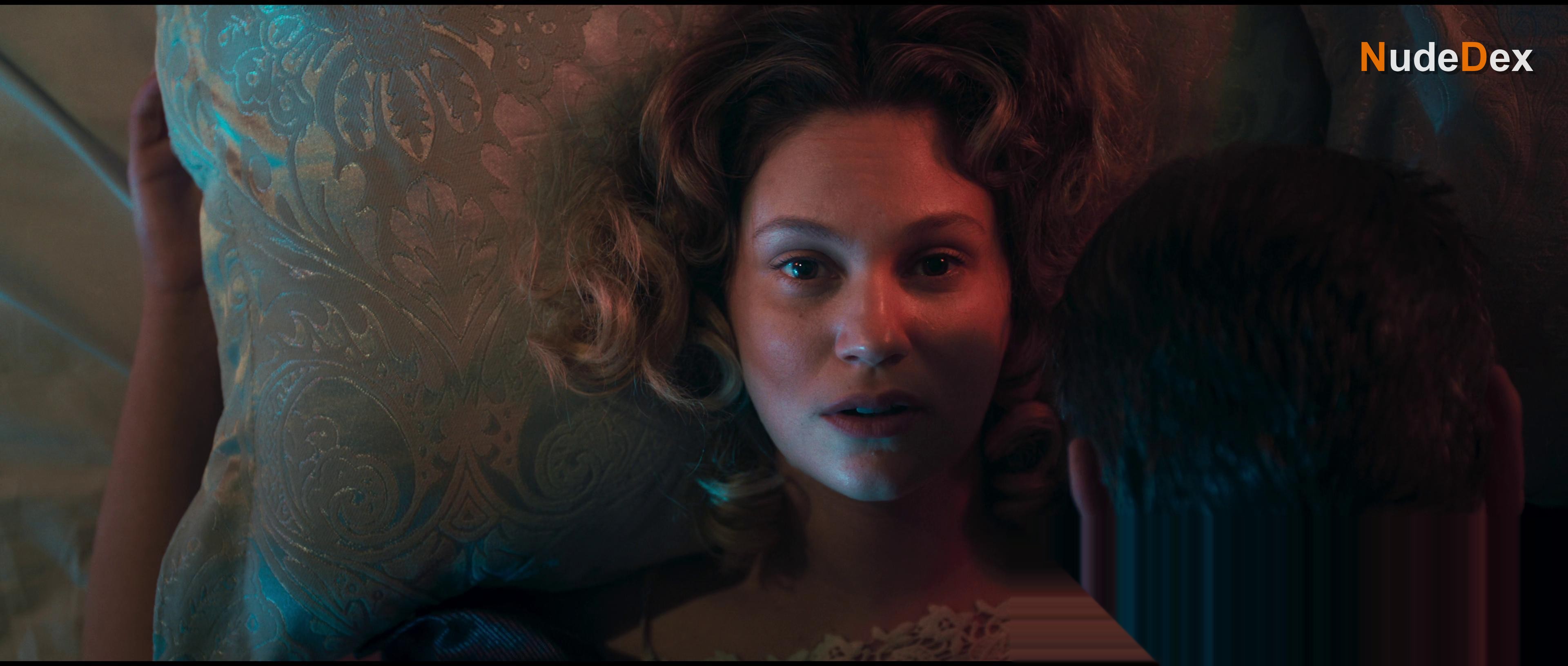 Farah Zeynep Abdullah in Bihter, photo 1