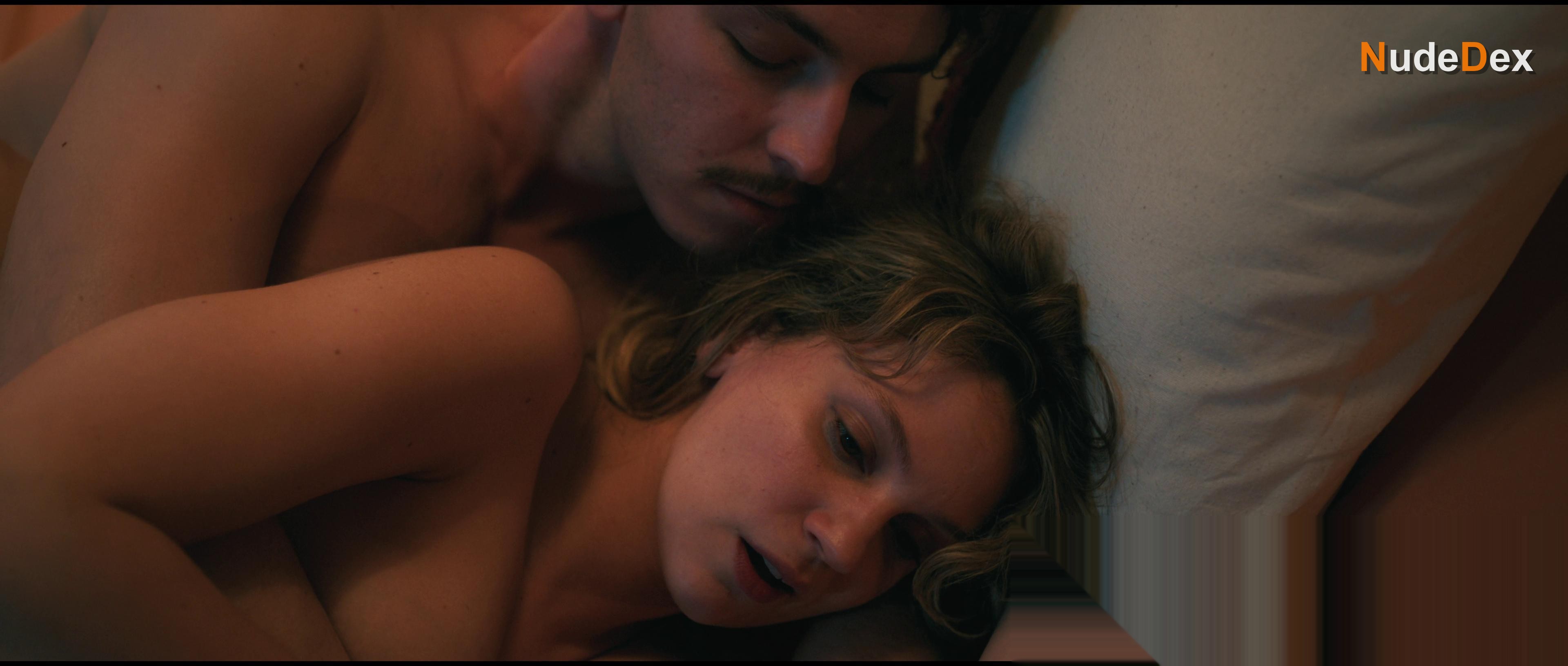 Farah Zeynep Abdullah in Bihter, photo 4