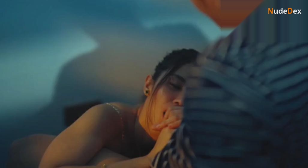 Faye Covarrubias in Condom, photo 6