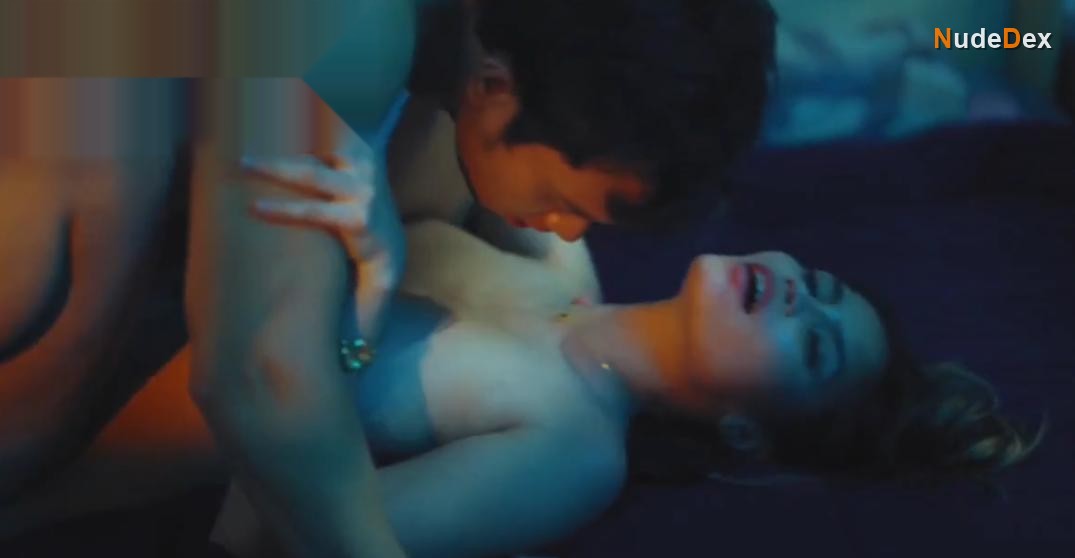 Faye Covarrubias in Condom, photo 7