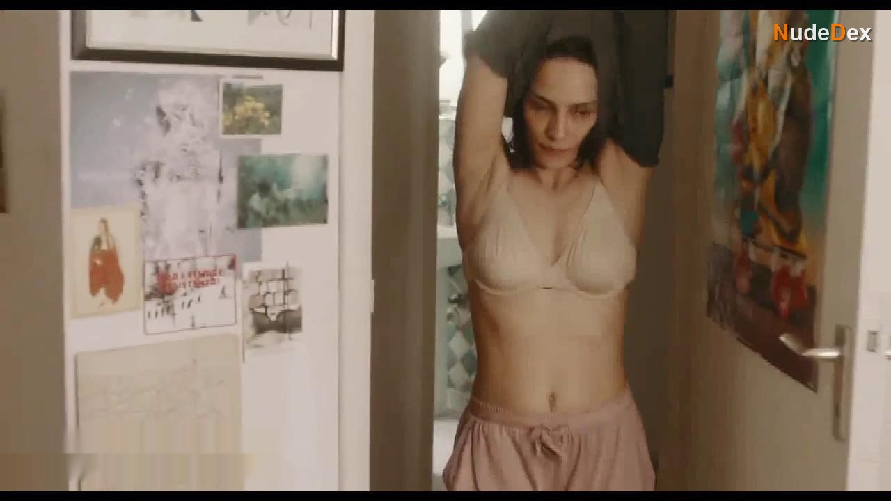 Flavia Bechara in Awake, photo 1