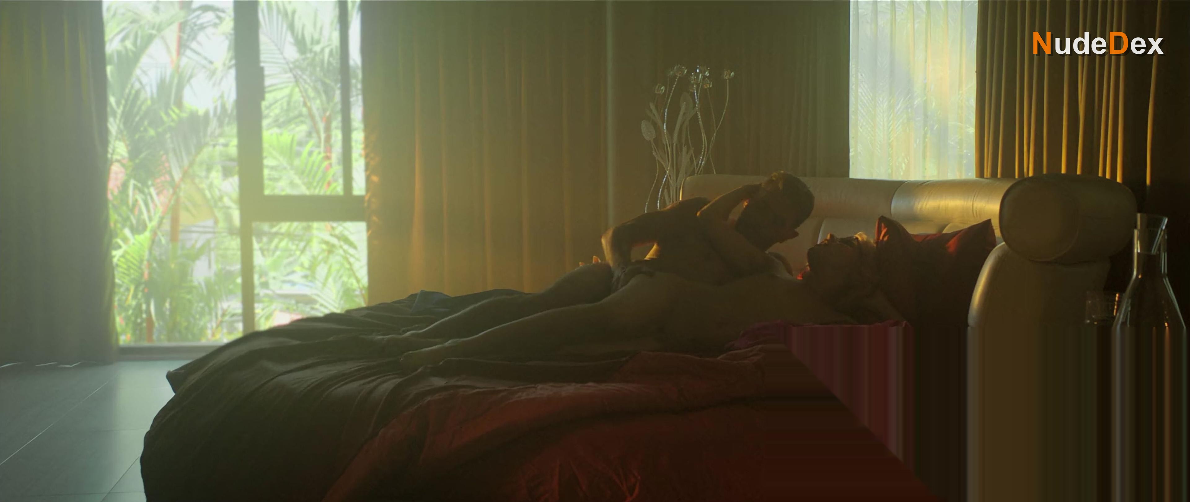 Melanie Doutey in Paradise Beach