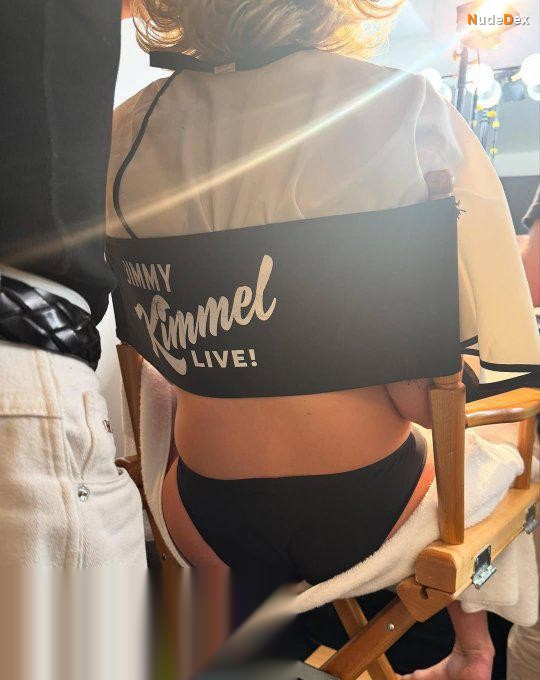 Florence Pugh in 966ac4f4c8894fed8f39688385b69f65, photo 1