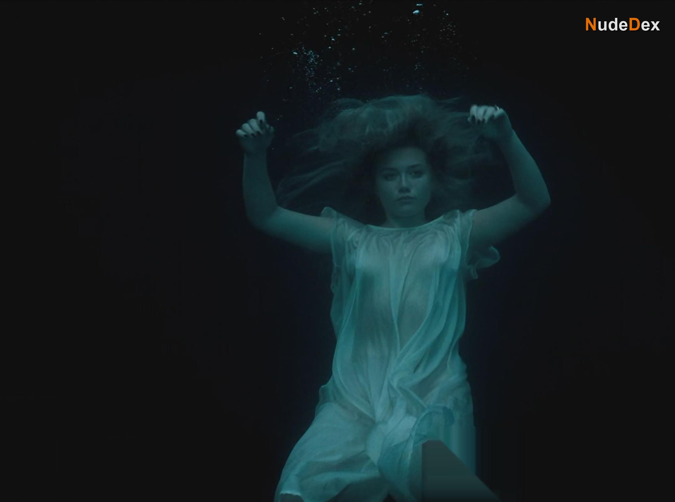 Florence Pugh in Dontworrydarling, photo 1