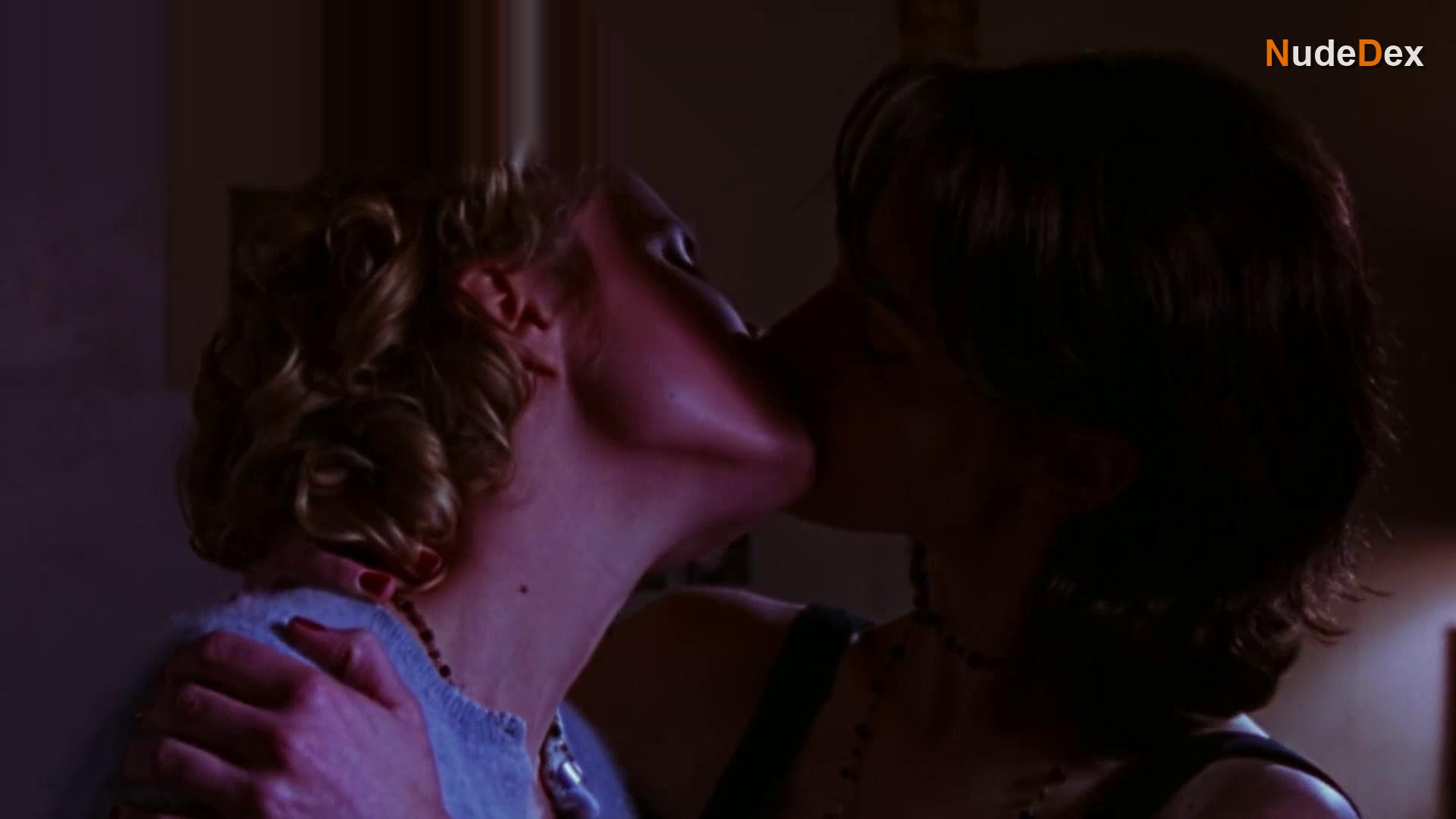 Frances O'connor in Love And Other Catastrophes, photo 4