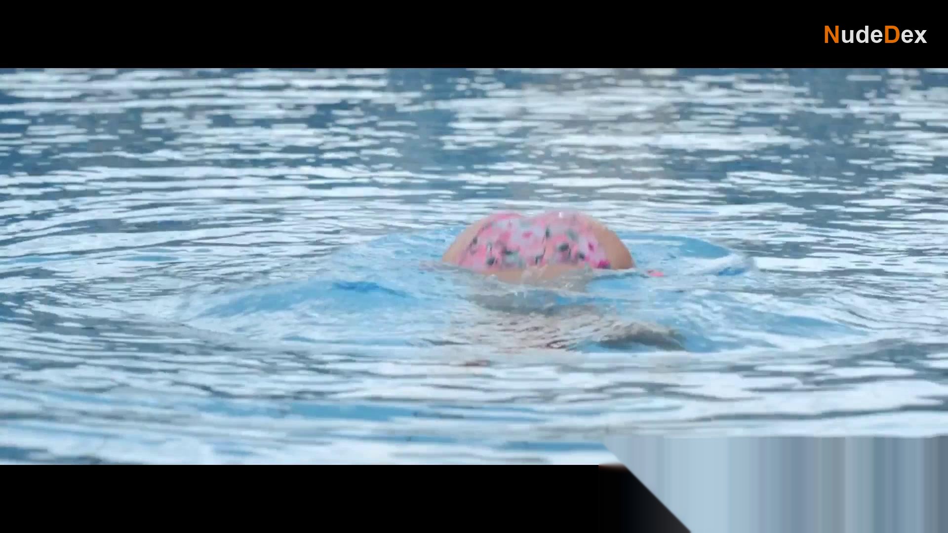 Frederikke Dahl Hansen in Limboland