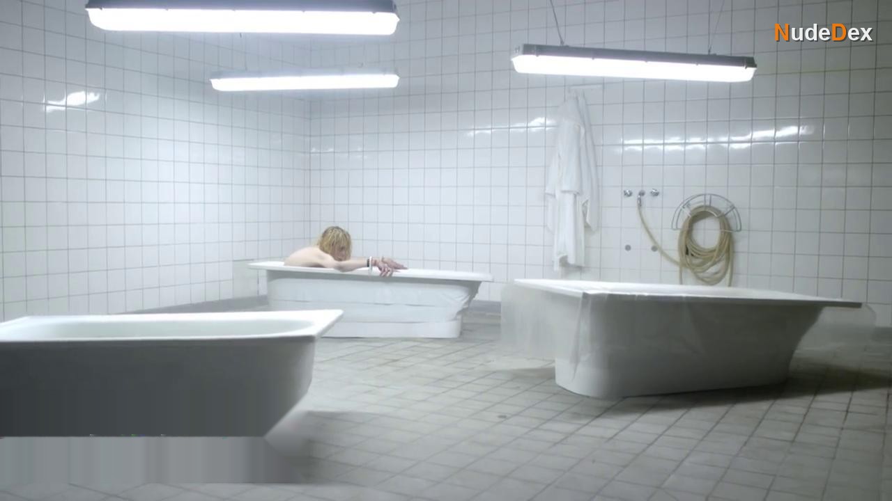 Frederikke Dahl Hansen in Teenland, photo 7