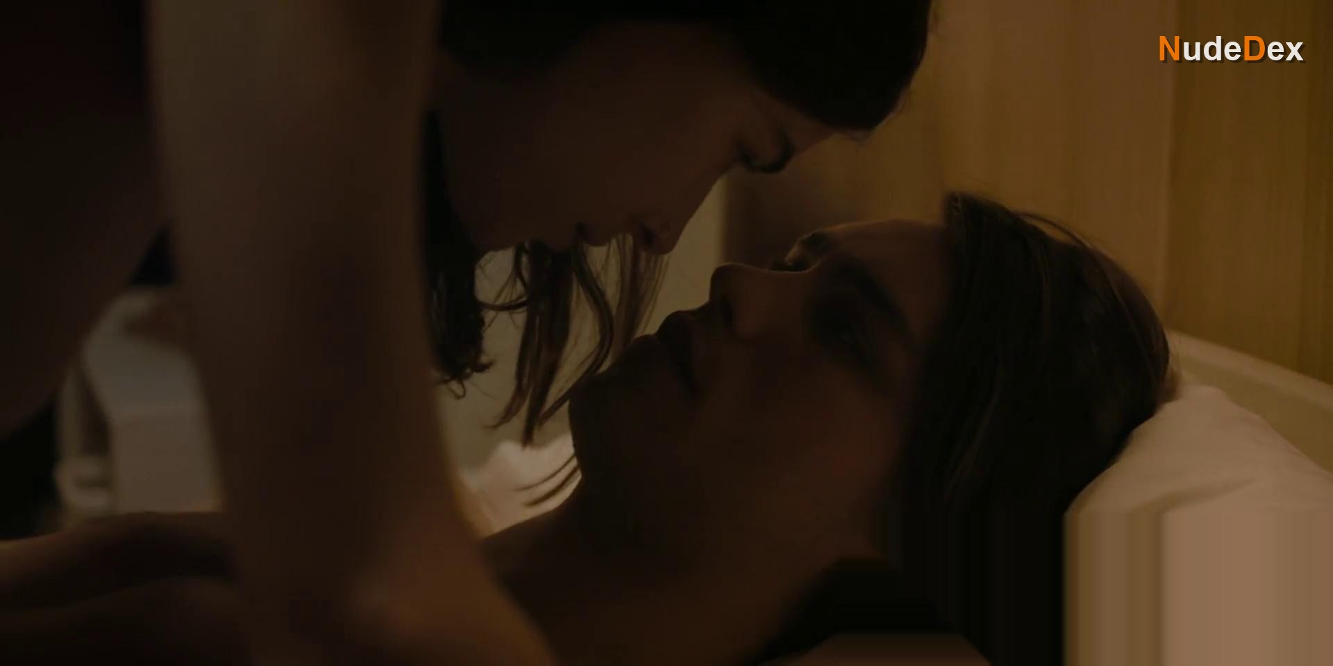 Freyja Benjamin in Everything In Between, photo 5