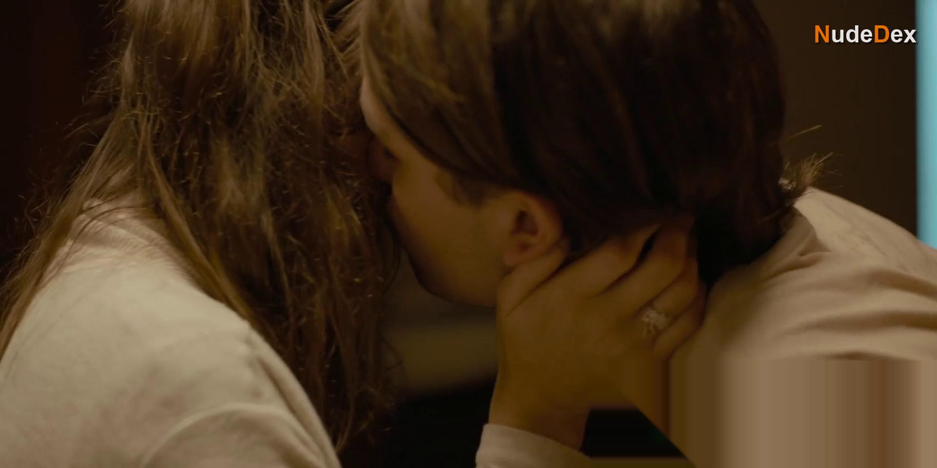 Freyja Benjamin in Everything In Between, photo 7
