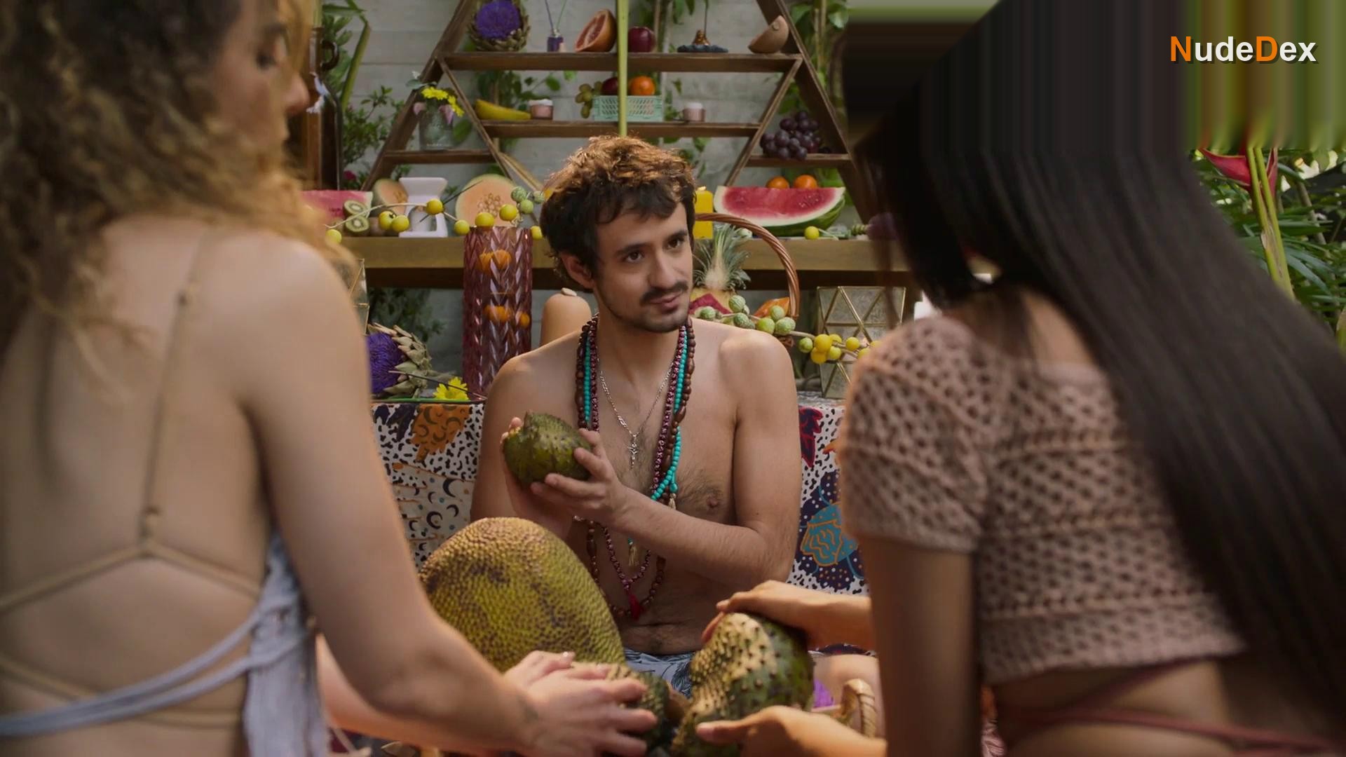 Gabriela Marcos in Como Sobrevivir Soltero, photo 7
