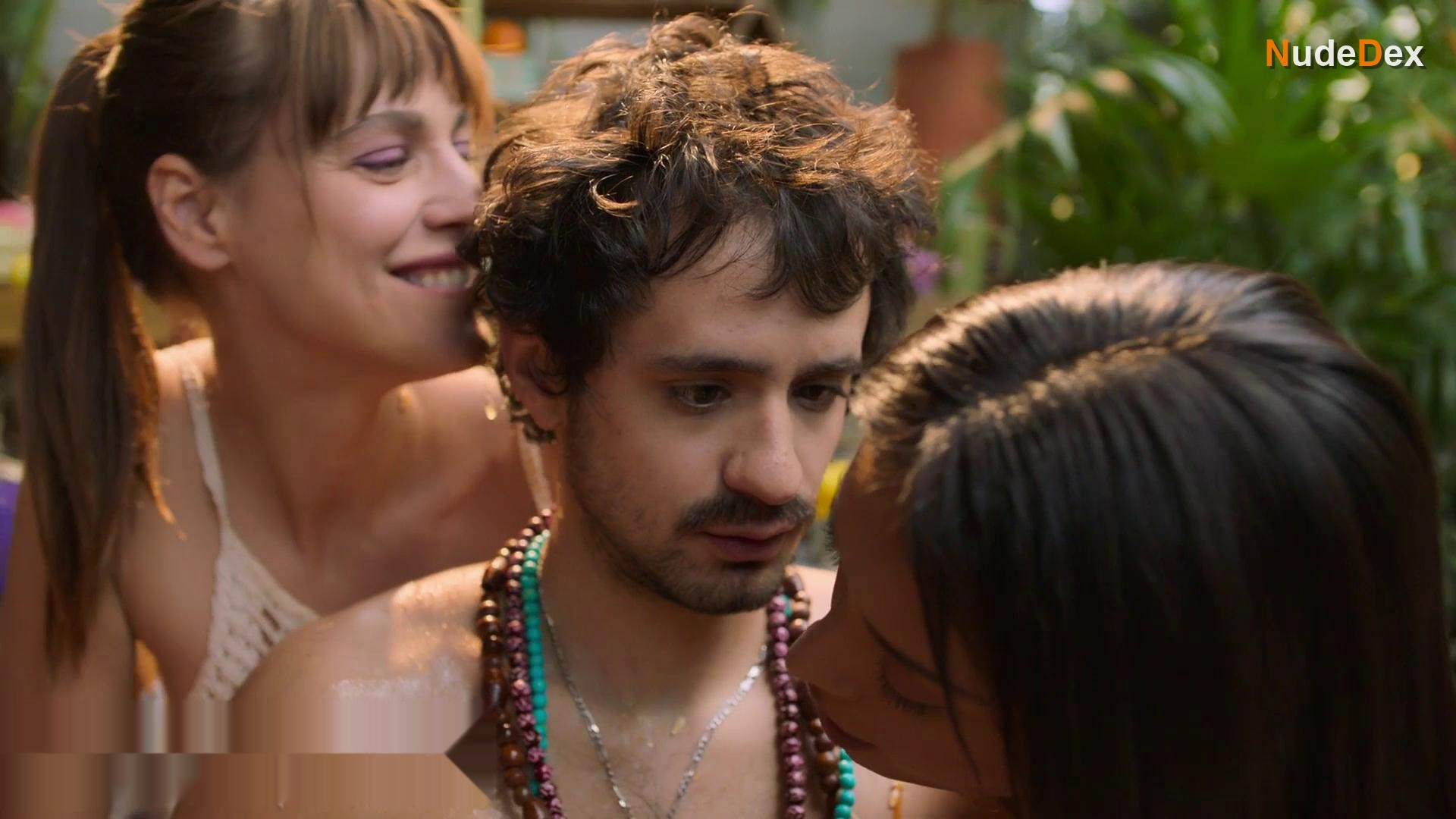 Gabriela Marcos in Como Sobrevivir Soltero, photo 9