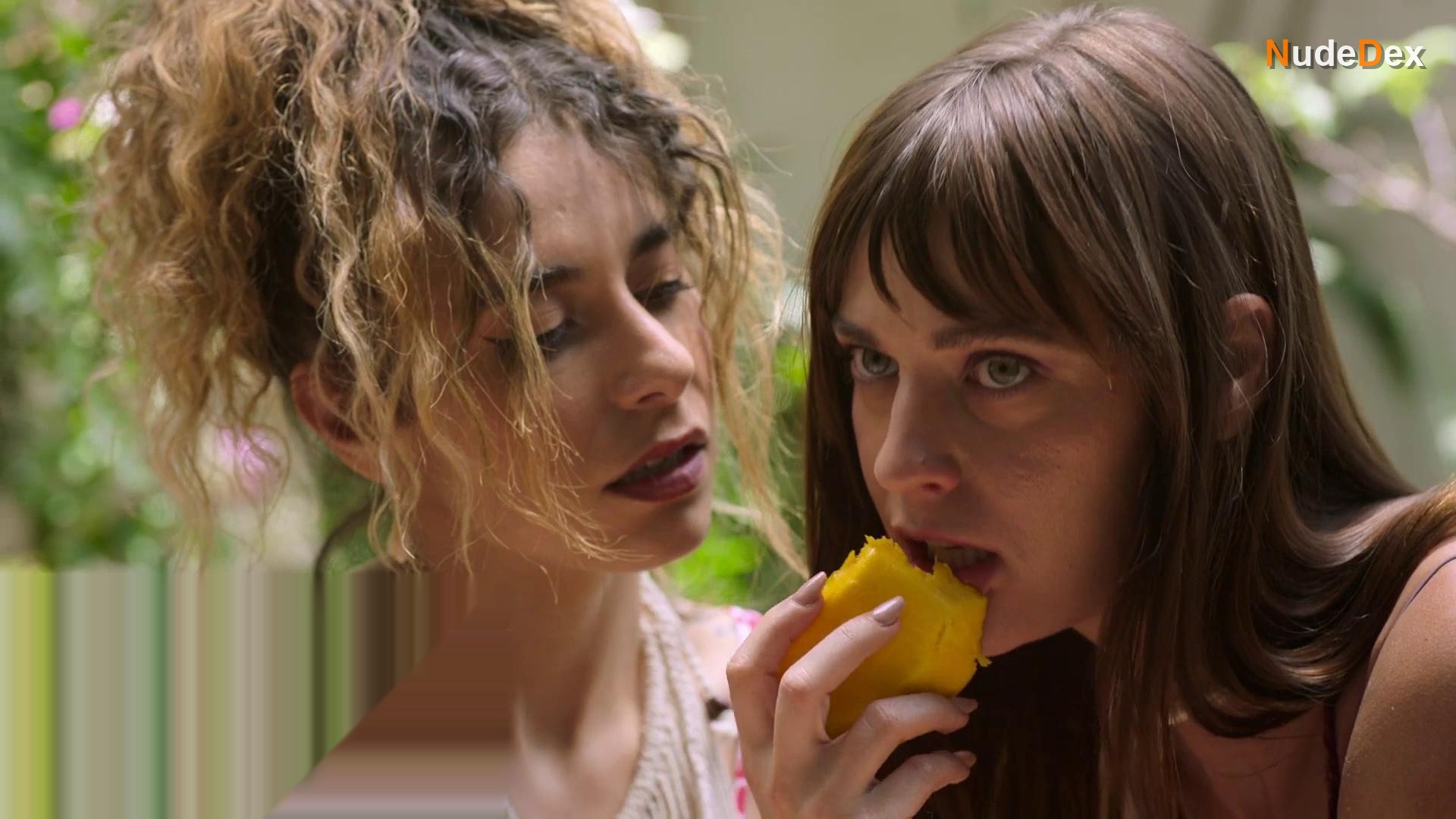 Gabriela Marcos in Como Sobrevivir Soltero, photo 14