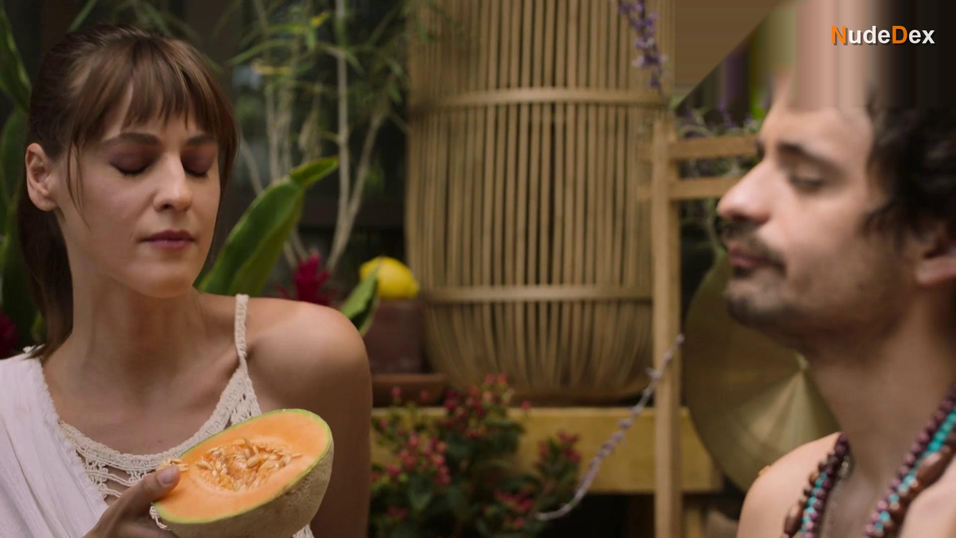 Gabriela Marcos in Como Sobrevivir Soltero, photo 17