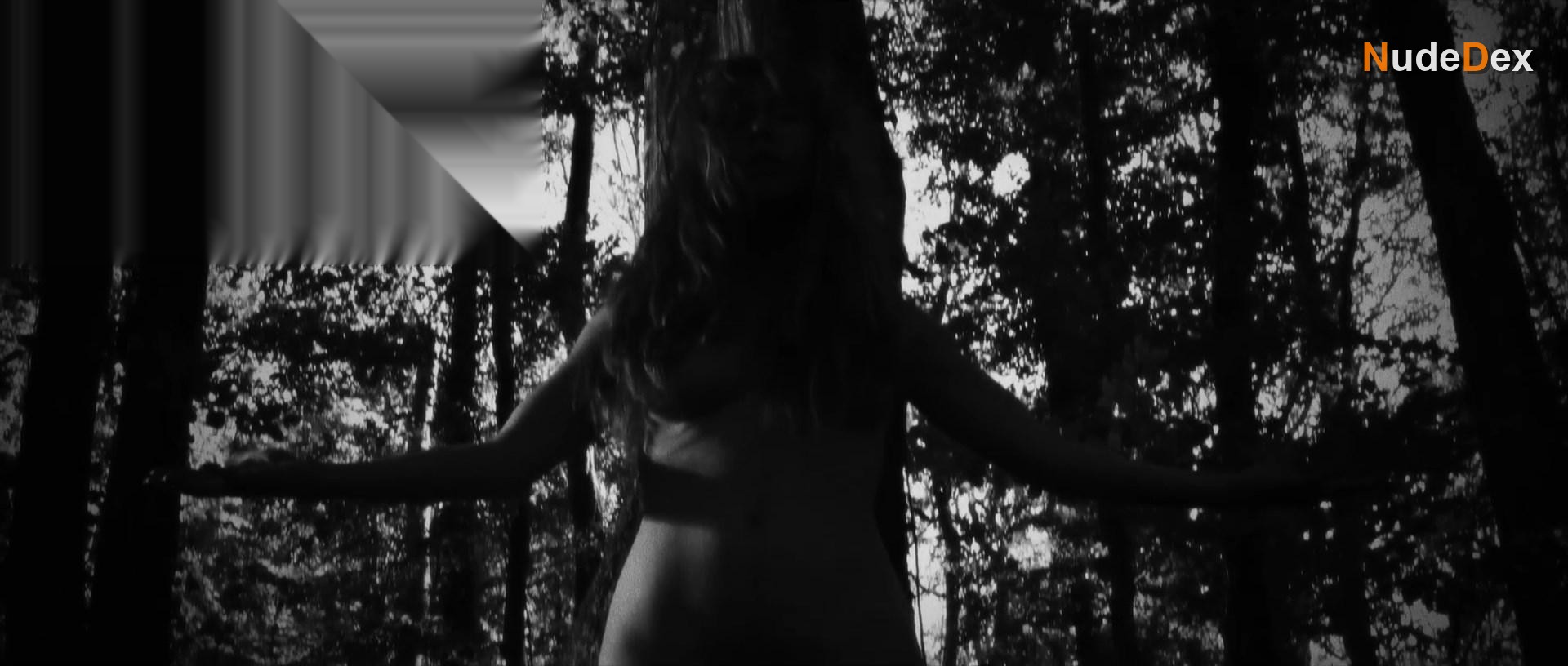 Gabrielle Chabot in Money, photo 10