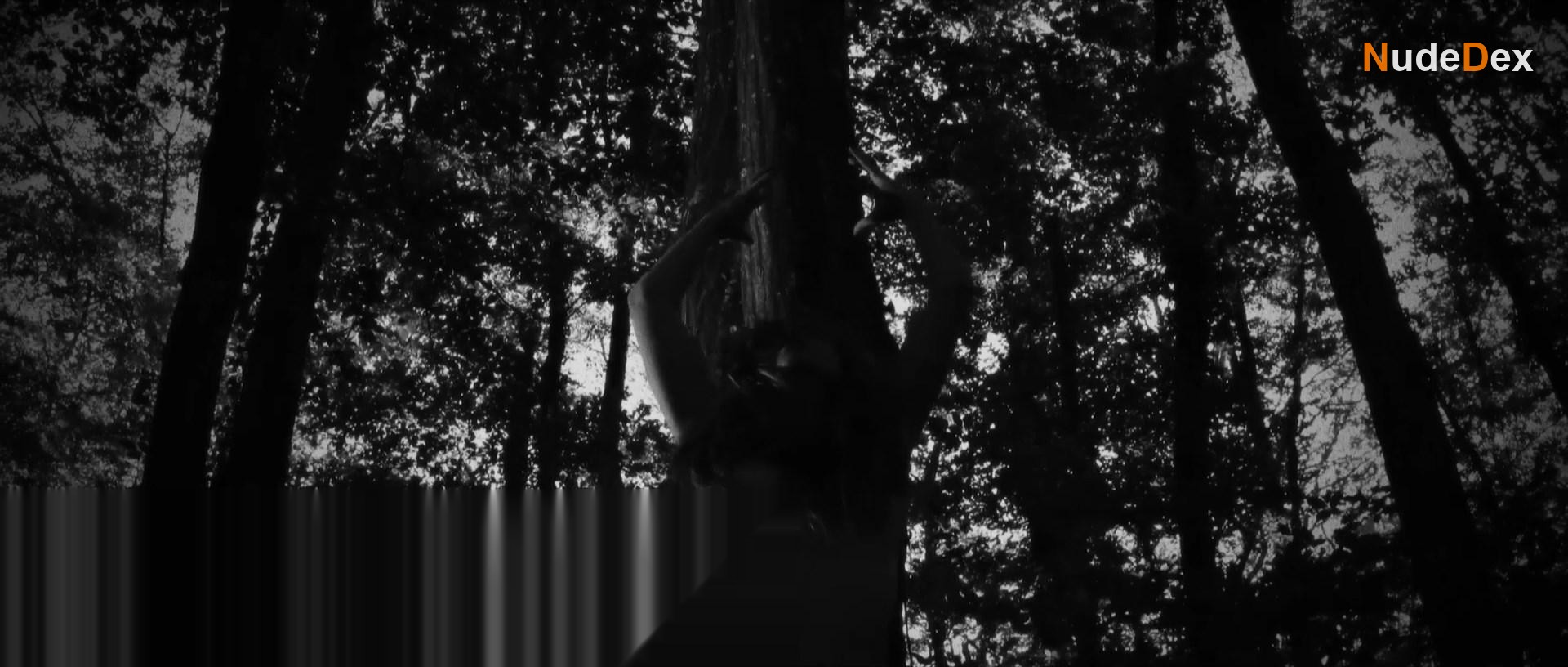 Gabrielle Chabot in Money, photo 11