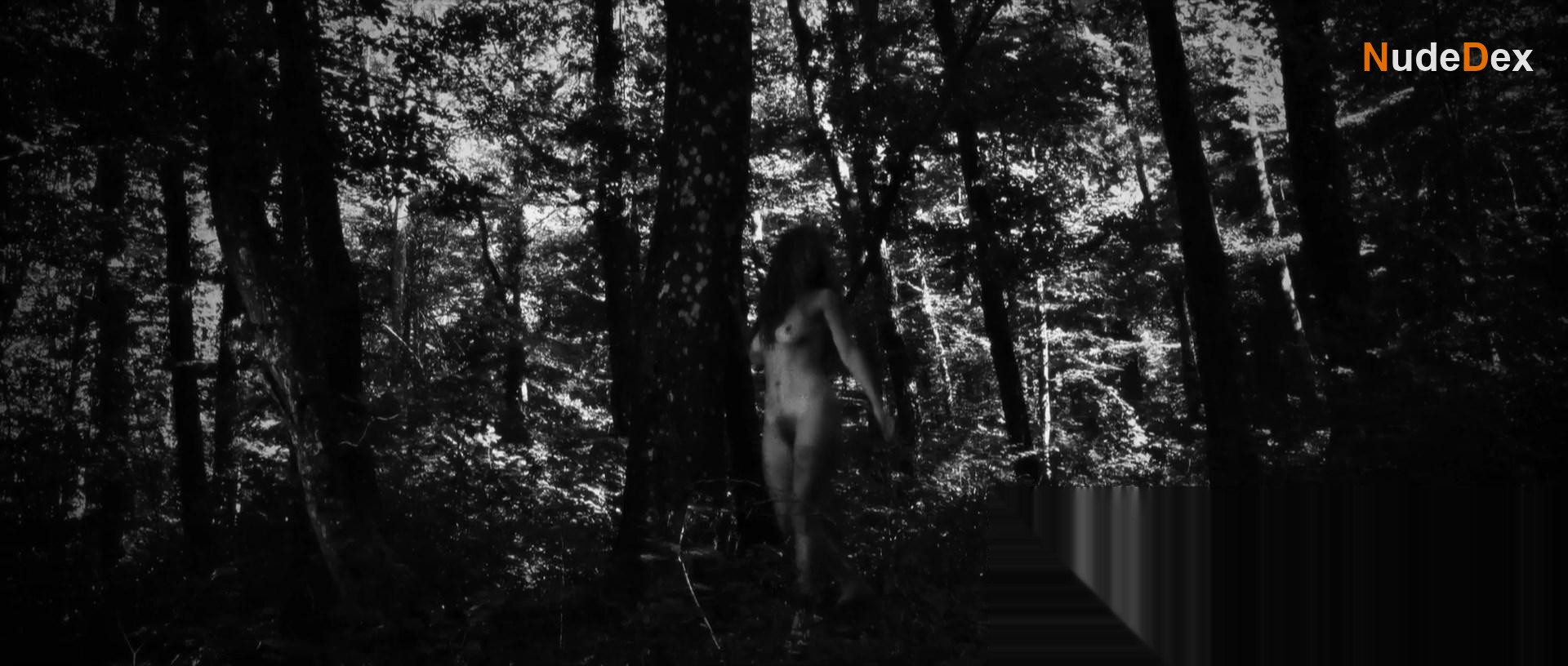 Gabrielle Chabot in Money, photo 12