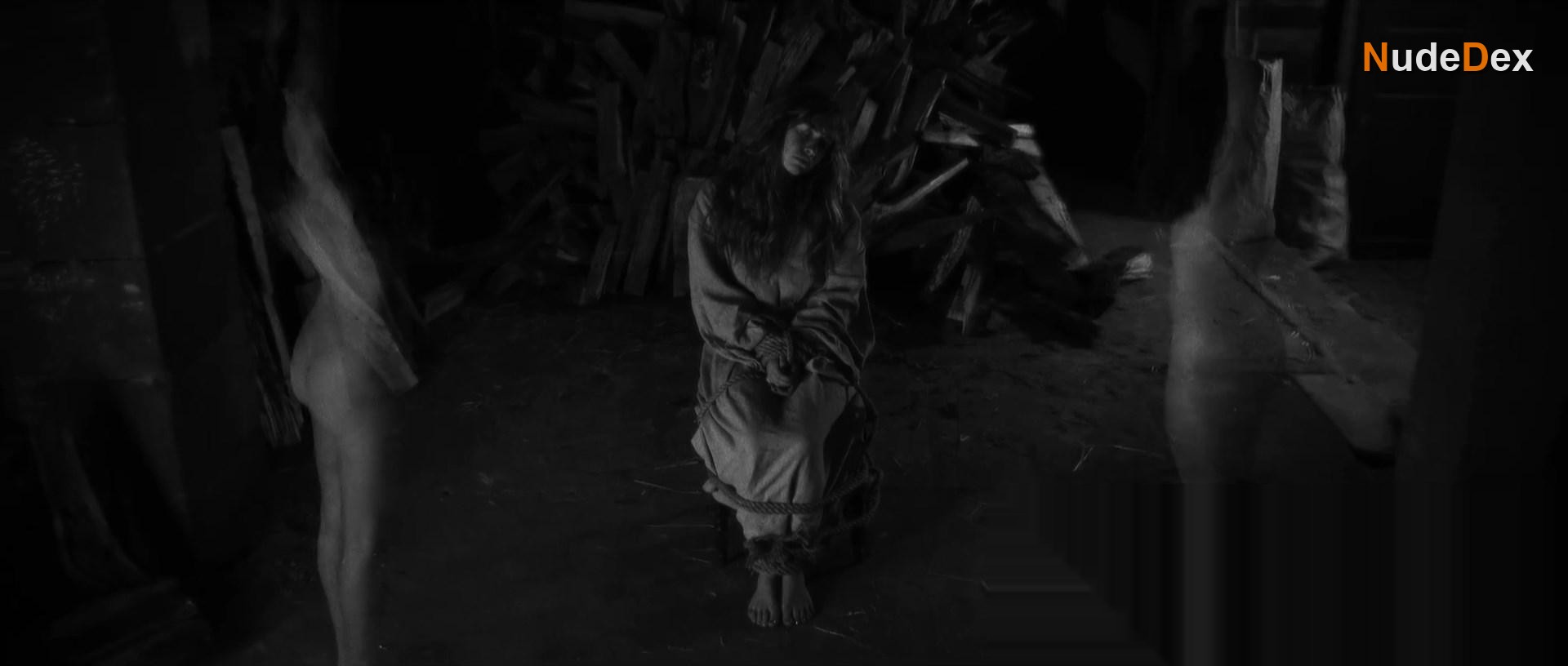 Gabrielle Chabot in Money, photo 13