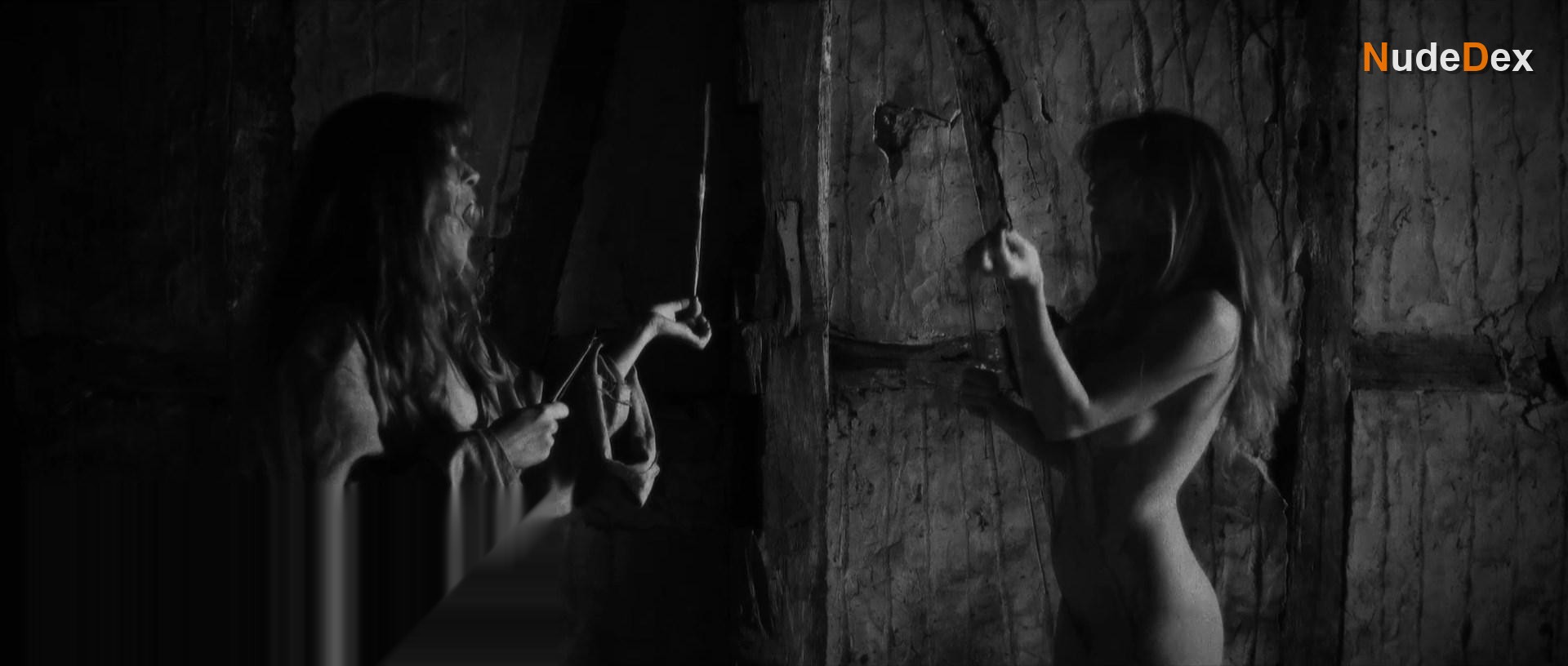 Gabrielle Chabot in Money, photo 14