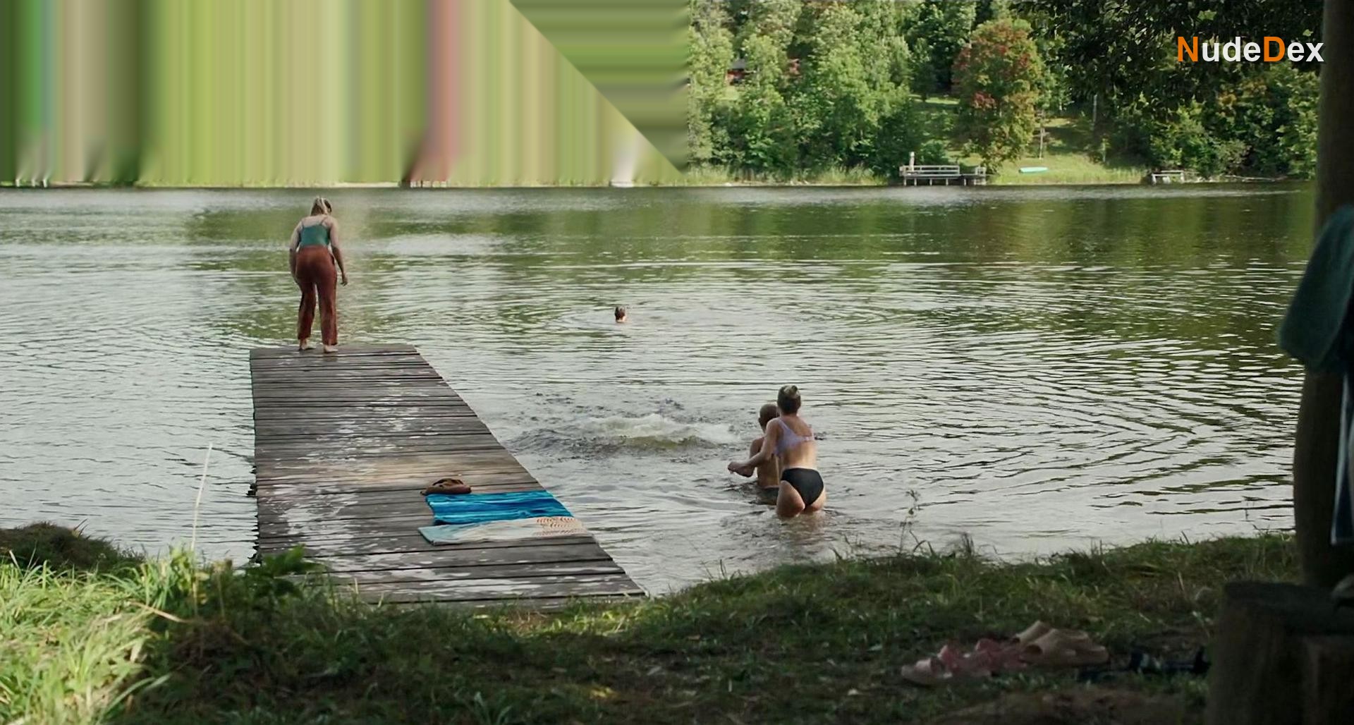 Gelmine Glemzaite in Drowning Dry, photo 4