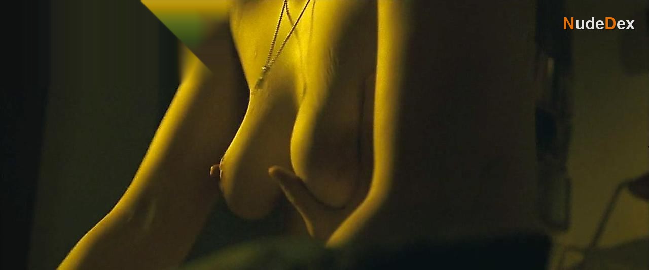 Gemma Arterton in Three And Out, photo 1