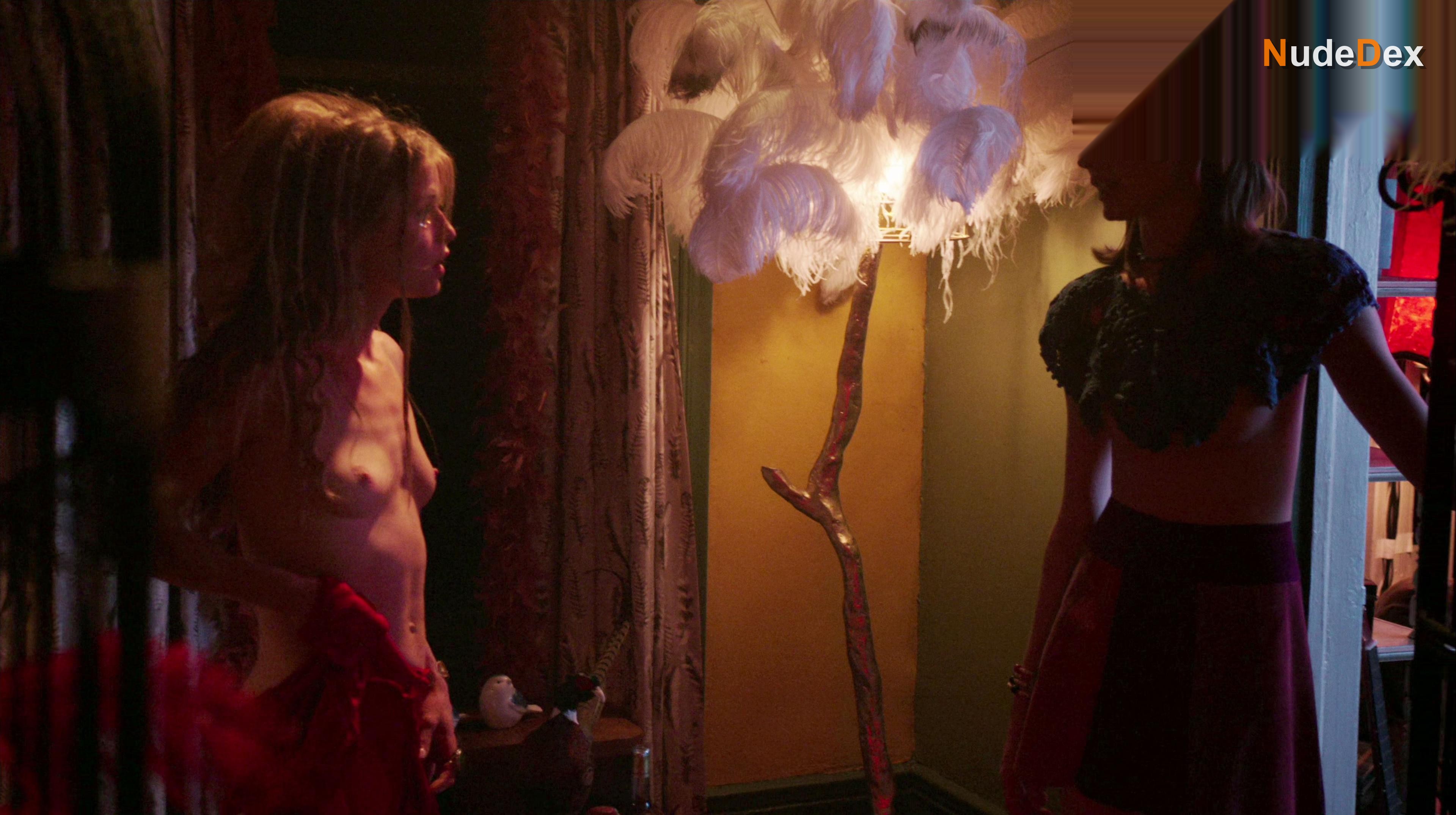 Genevieve Angelson in The Good Girls Revolt, photo 5