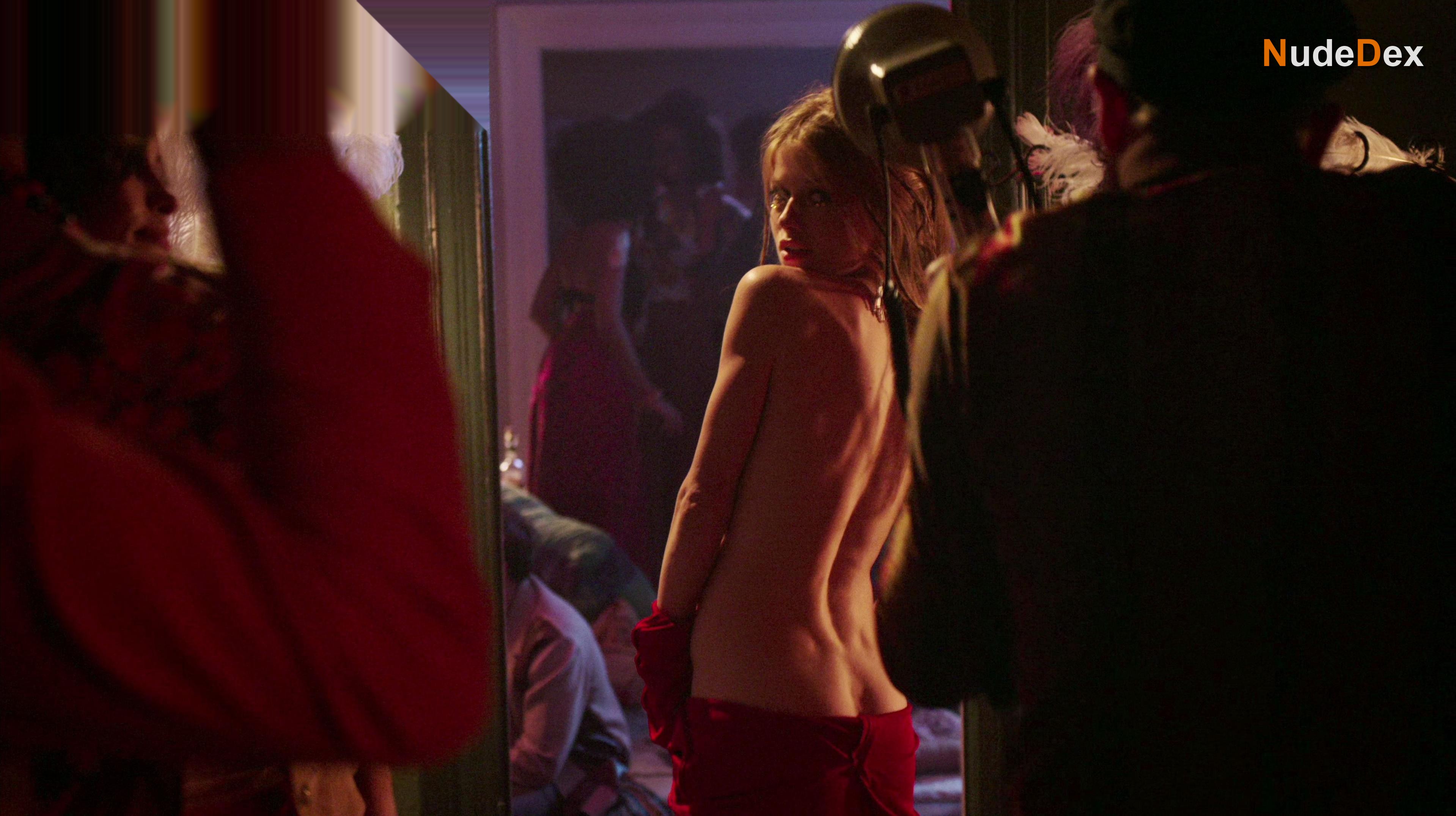 Genevieve Angelson in The Good Girls Revolt, photo 7