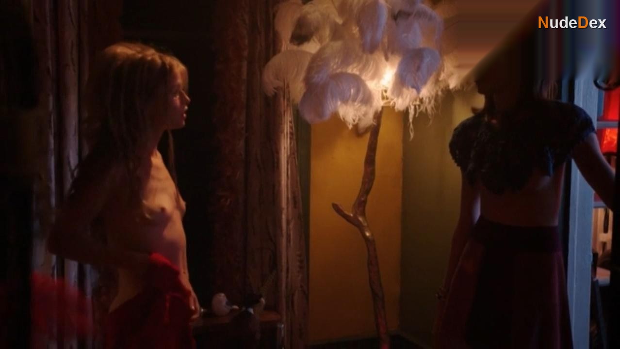 Genevieve Angelson in The Good Girls Revolt, photo 23