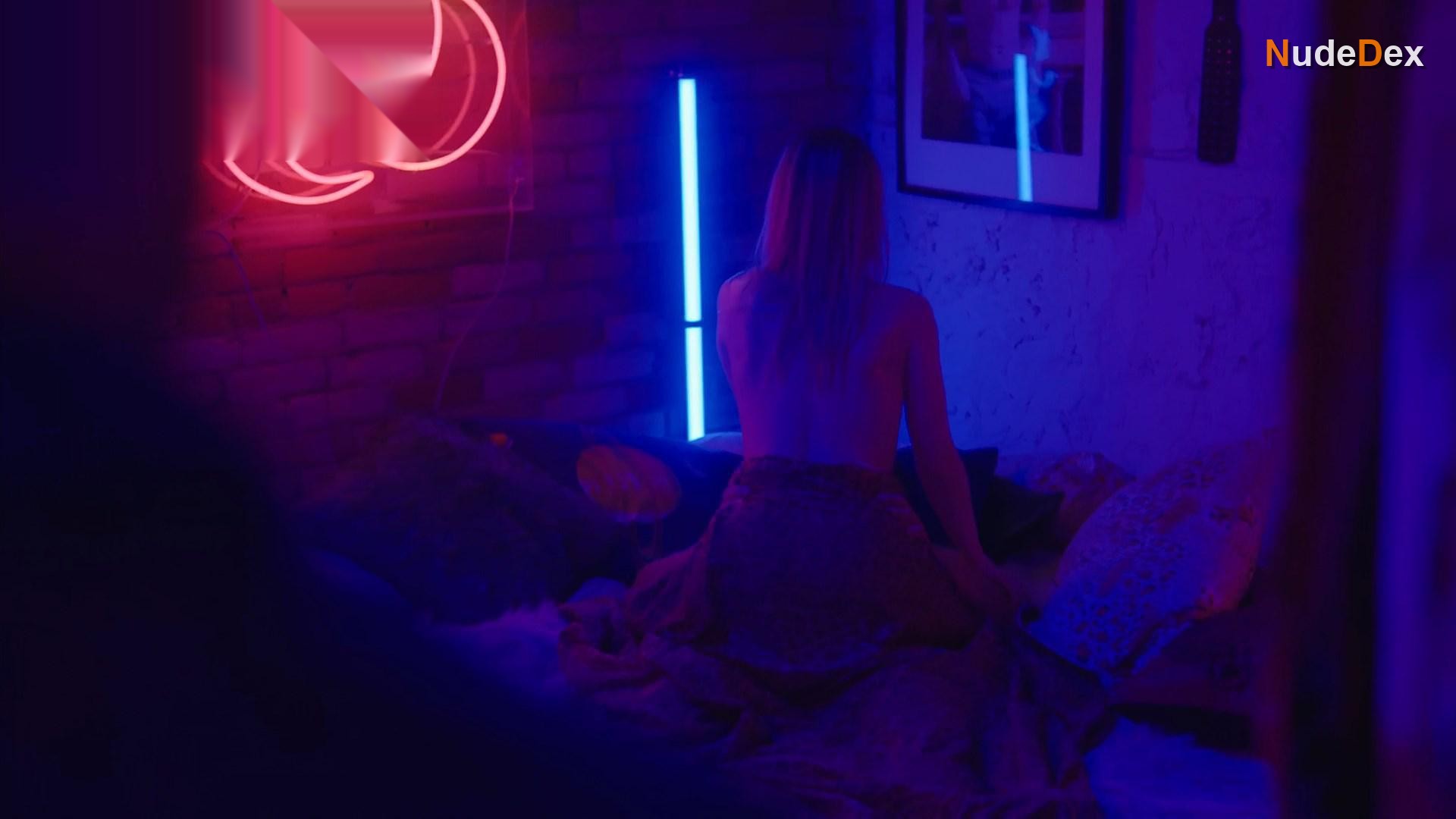 Genevieve Degraves in Slasher, photo 7