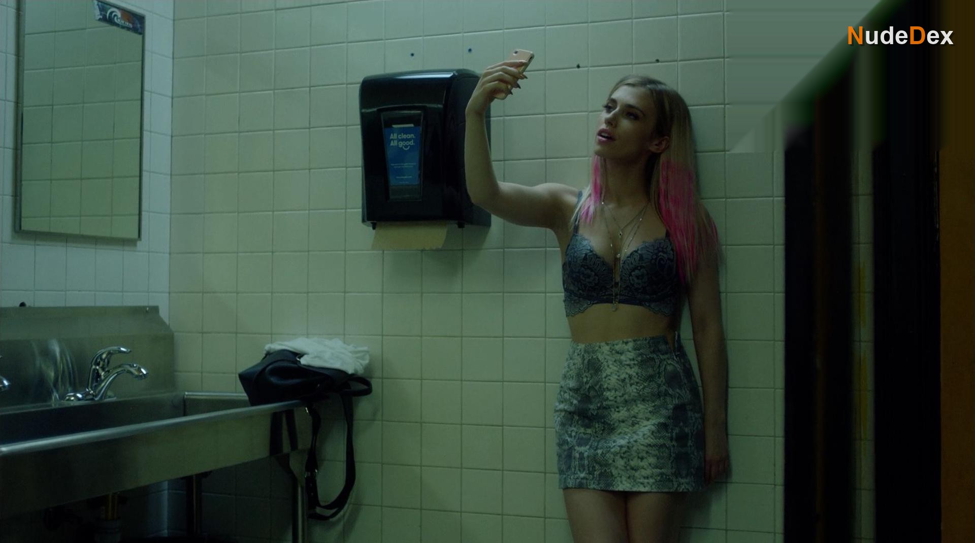 Genevieve Degraves in Slasher, photo 14