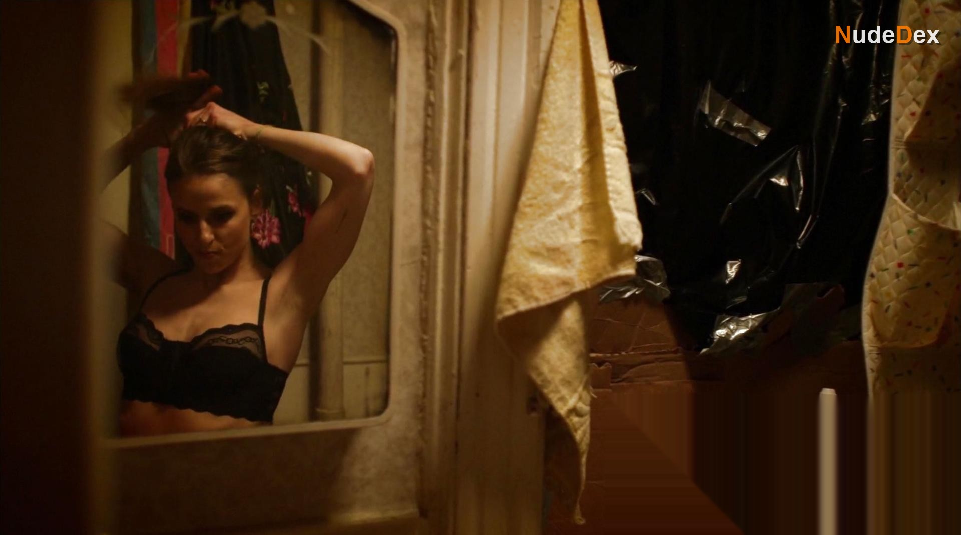 Genevieve Hudson-price in Condemned, photo 3