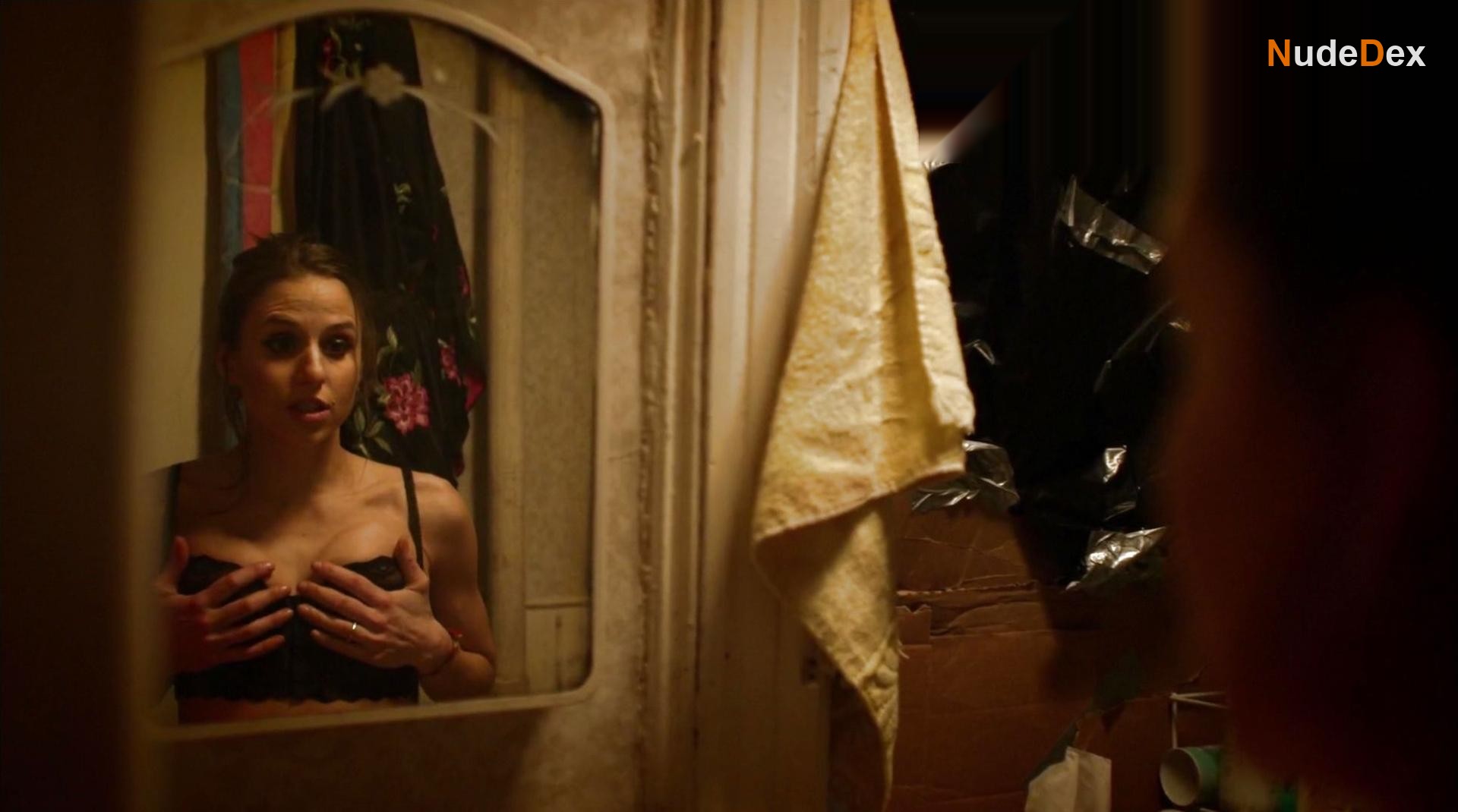 Genevieve Hudson-price in Condemned, photo 4