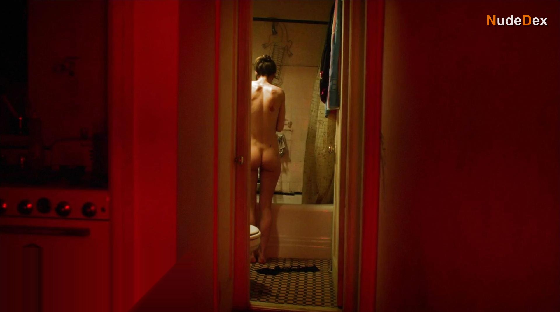 Genevieve Hudson-price in Condemned, photo 6