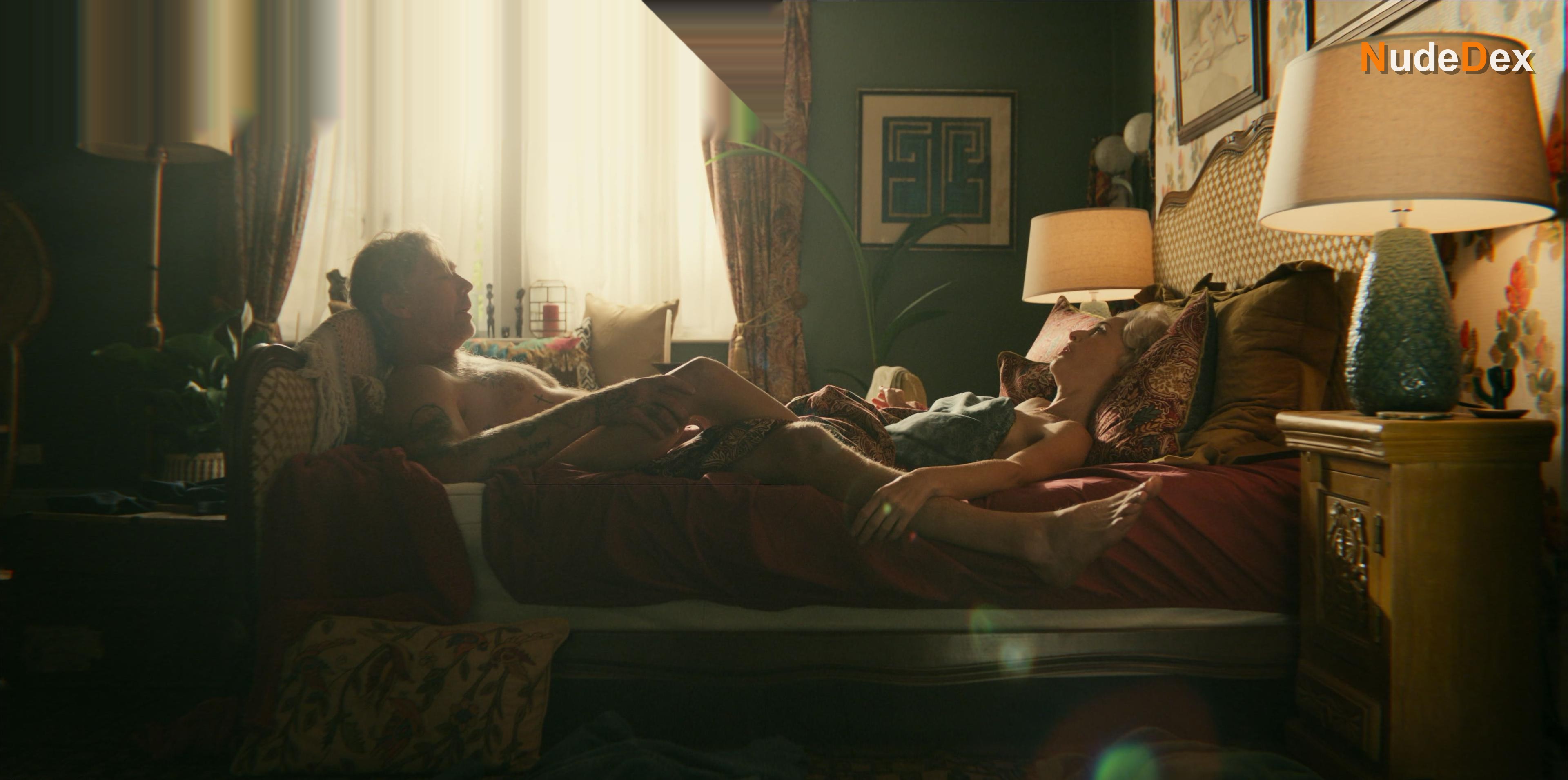 Gillian Anderson in Sex Education, photo 2