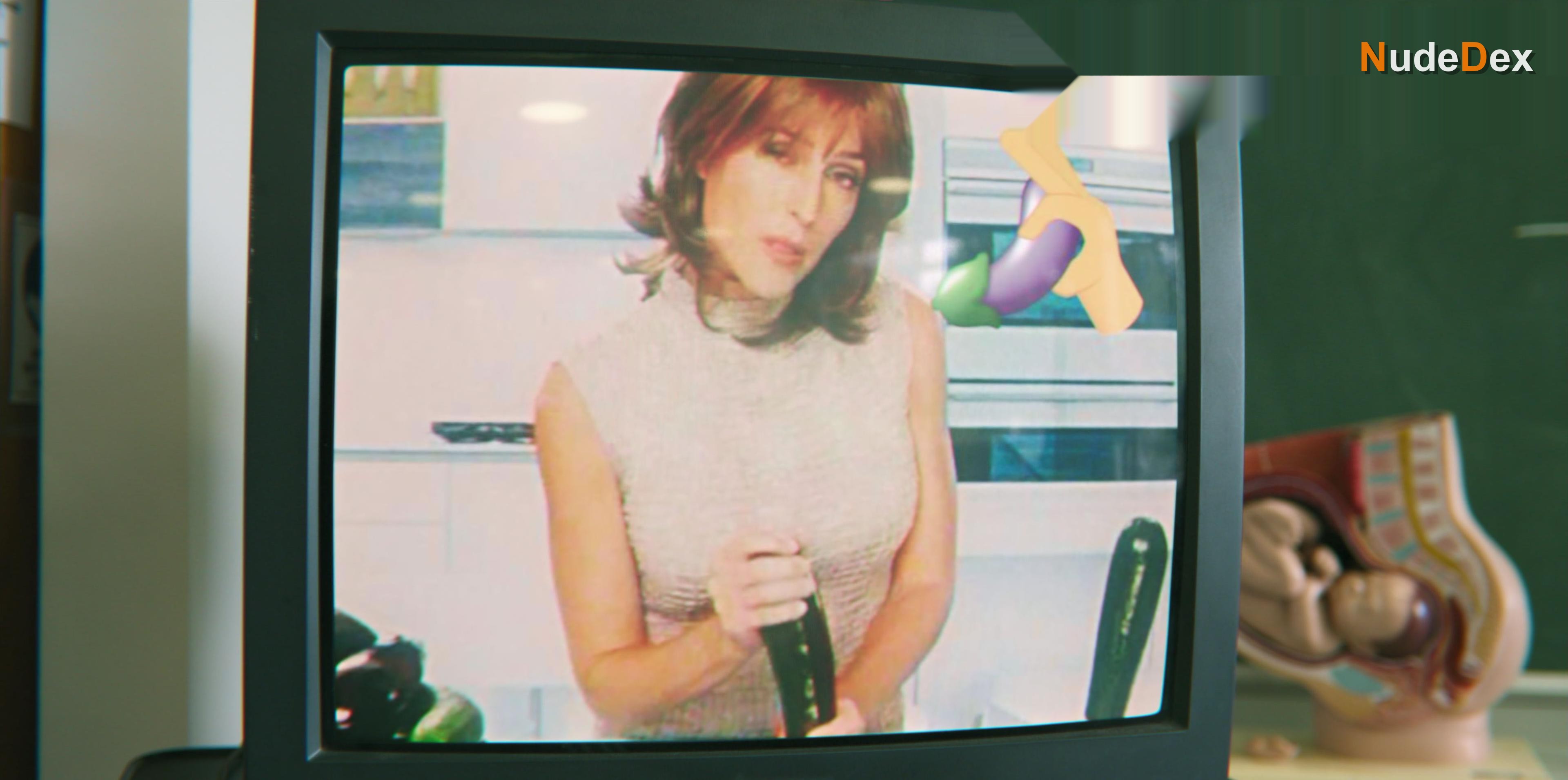 Gillian Anderson in Sex Education, photo 3