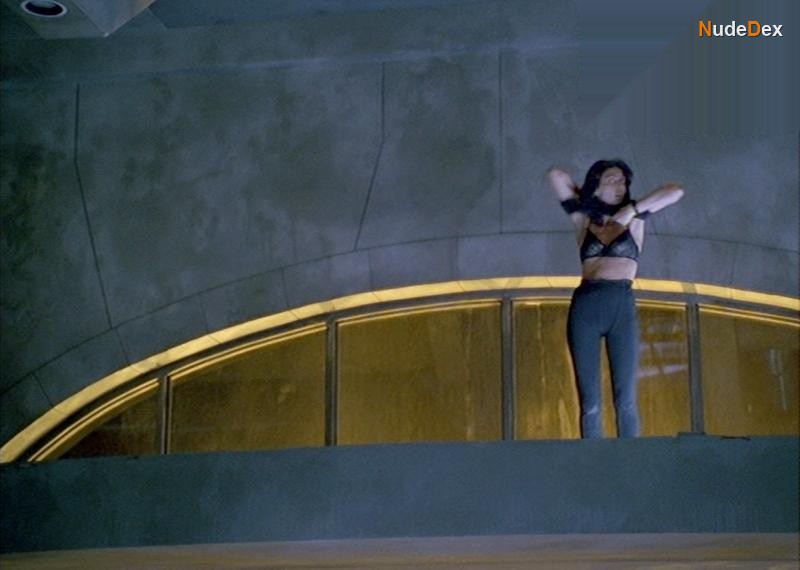 Gina Bellman in Silent Trigger, photo 3