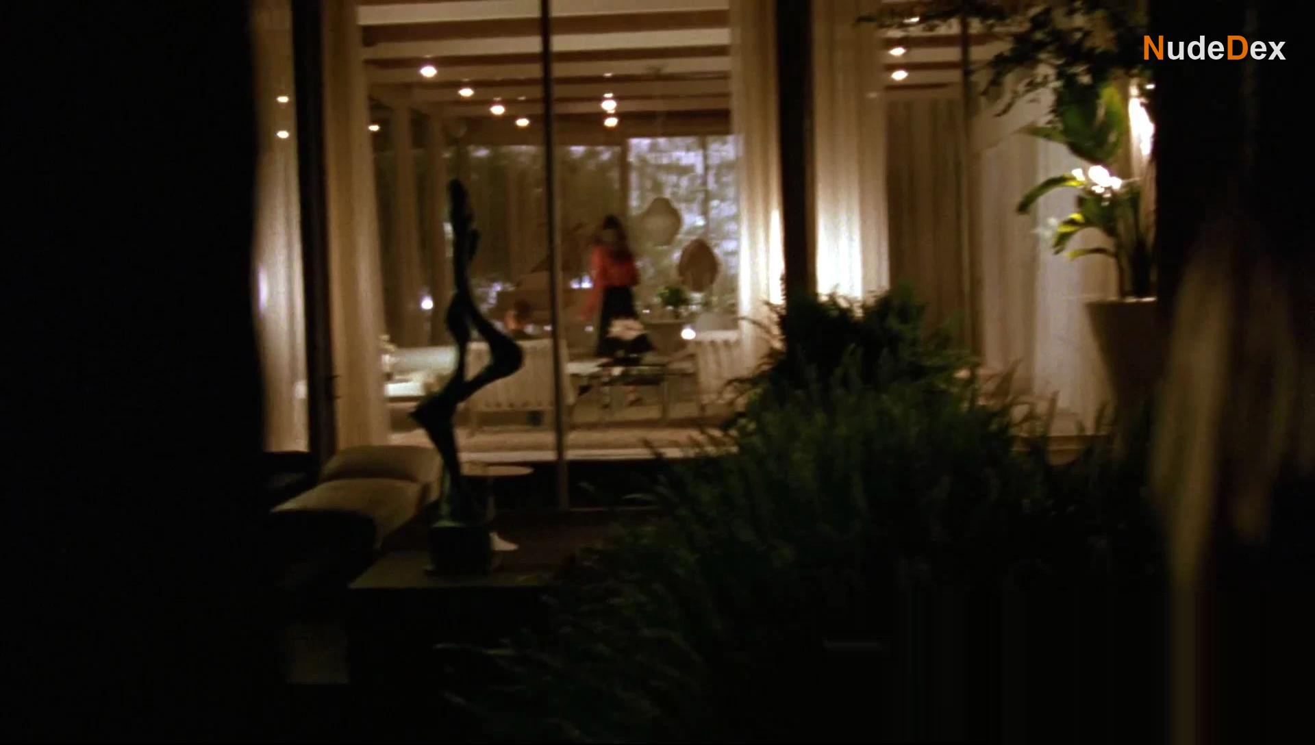 Gina Gershon in 3 Way, photo 4