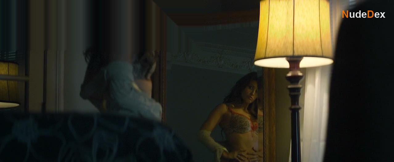 Gina Gershon in Mall, photo 12