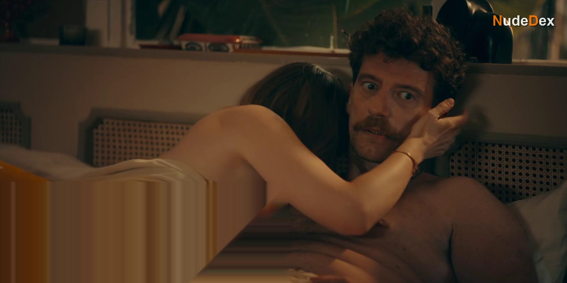 Giulia Gallon in Real Men, photo 1