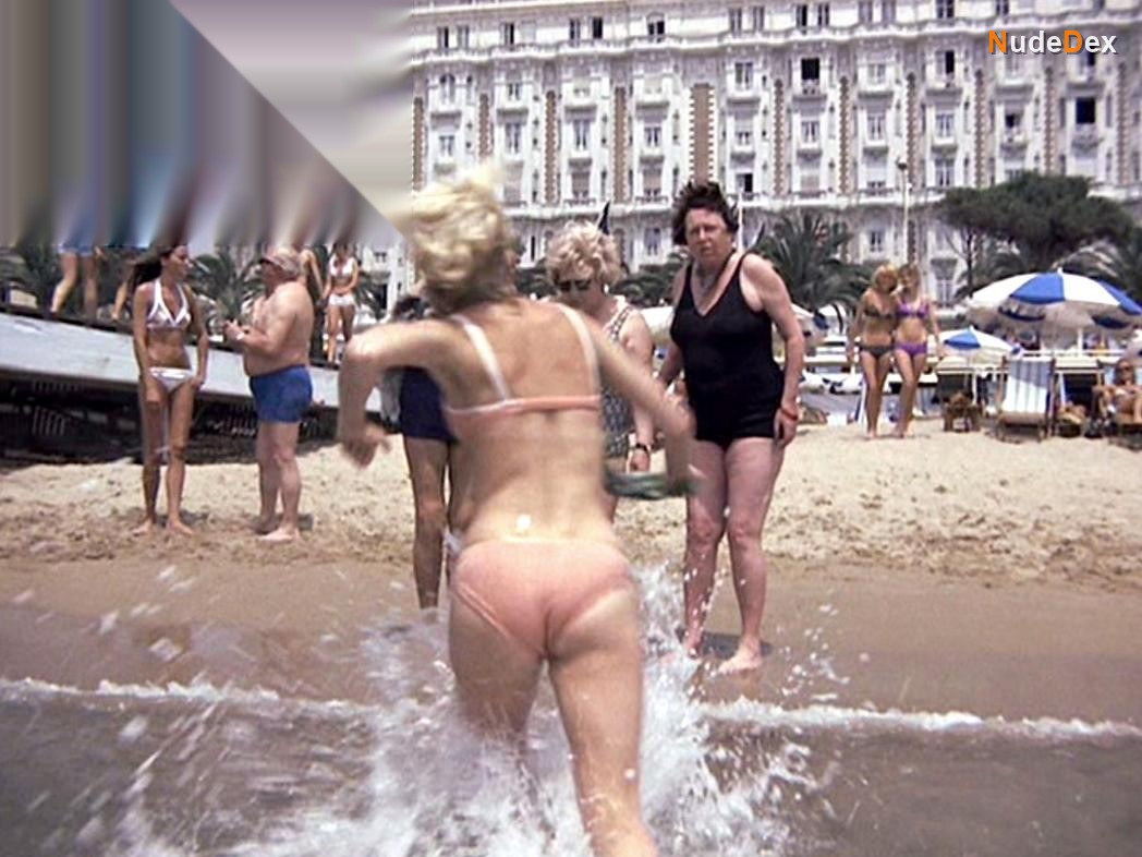 Goldie Hawn in There's A Girl In My Soup, photo 6